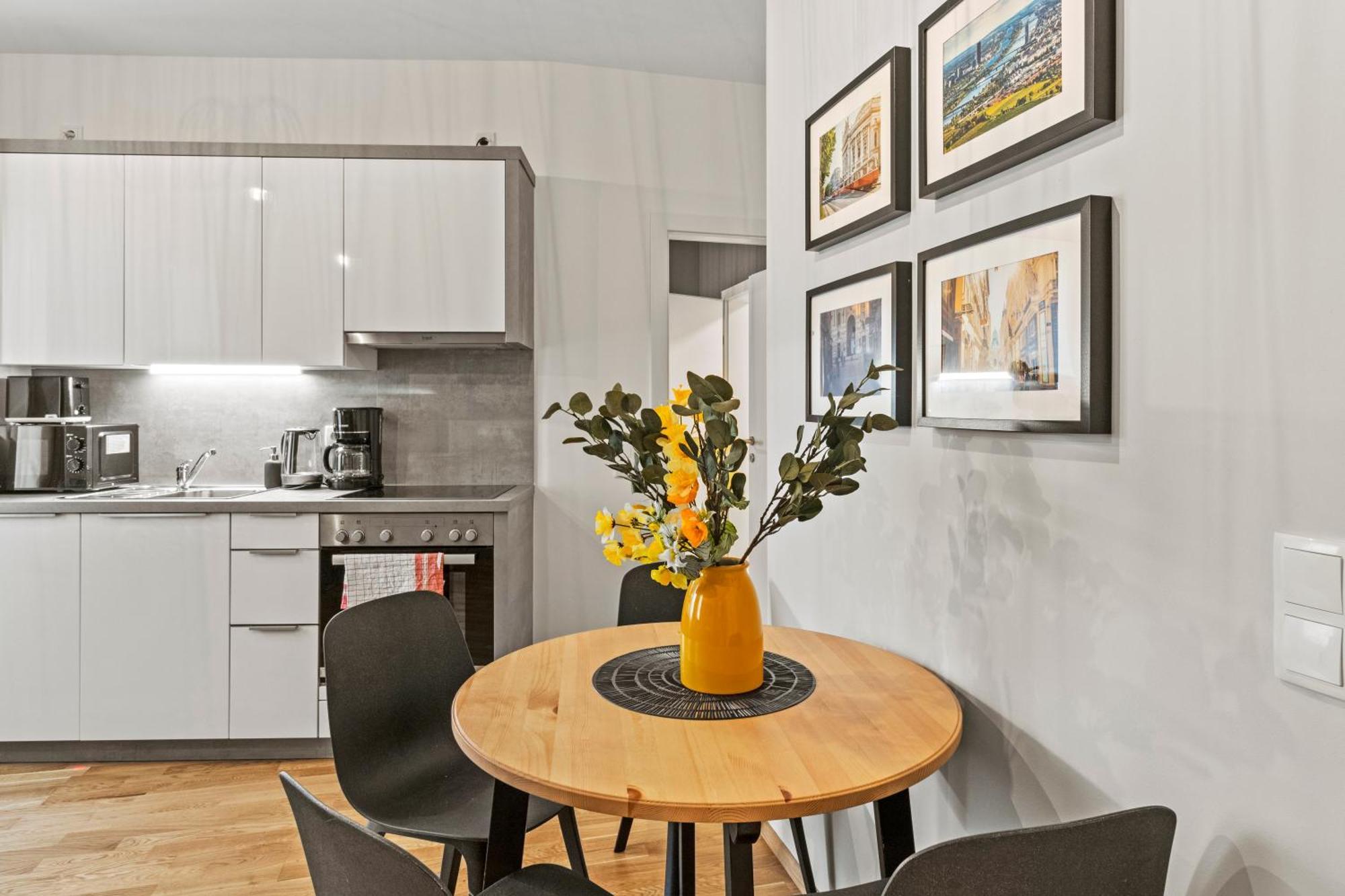 1 Min To Public Transport - 3 Min To Supermarket And Pharmacy - On-Site Parking For 19,90 Eur Wien Eksteriør billede
