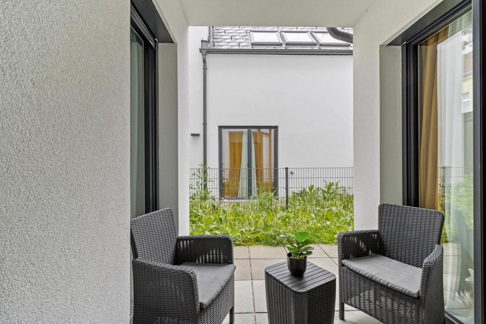 1 Min To Public Transport - 3 Min To Supermarket And Pharmacy - On-Site Parking For 19,90 Eur Wien Eksteriør billede